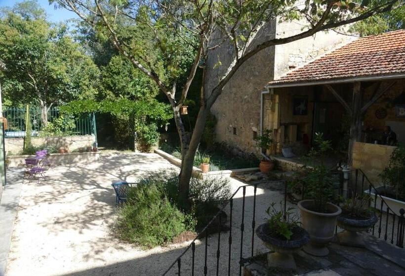 פנסיון 1 Rue Pasquet   A Double Room In The Main House