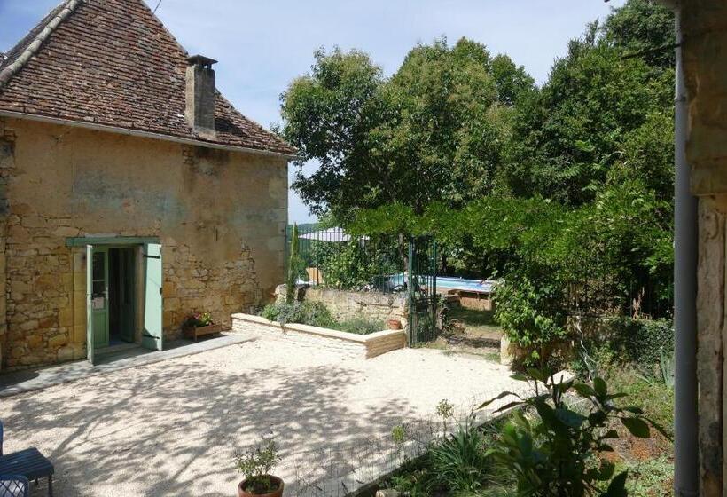 פנסיון 1 Rue Pasquet   A Double Room In The Main House