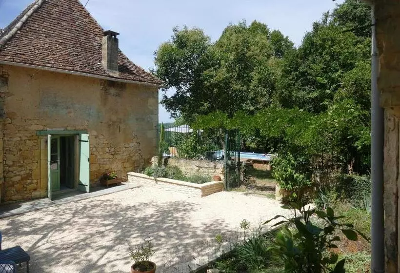 Majatalo 1 Rue Pasquet   A Double Room In The Main House