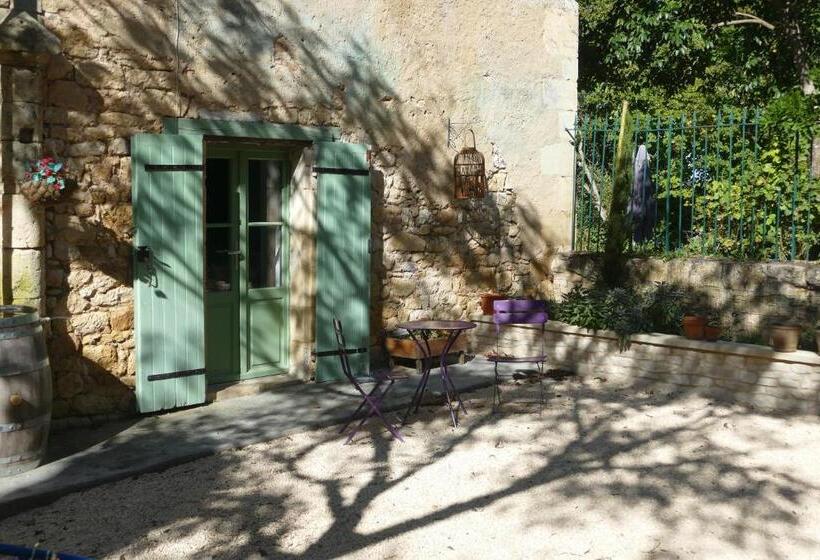 פנסיון 1 Rue Pasquet   A Double Room In The Main House