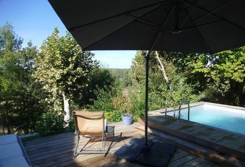 פנסיון 1 Rue Pasquet   A Double Room In The Main House