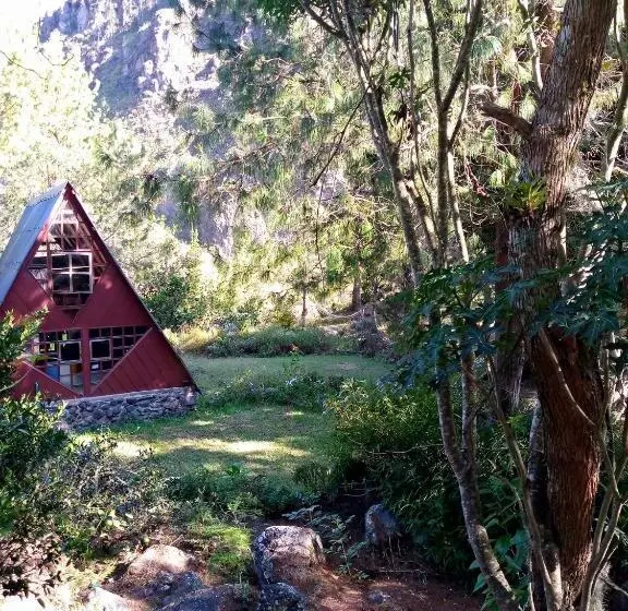 پانسیون The Lookout Hideaway Cabin
