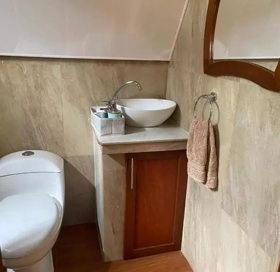 پانسیون The Lookout Hideaway Cabin
