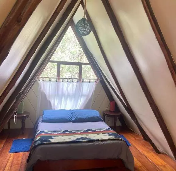 پانسیون The Lookout Hideaway Cabin