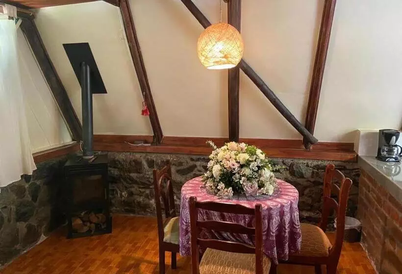 پانسیون The Lookout Hideaway Cabin
