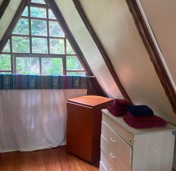 پانسیون The Lookout Hideaway Cabin