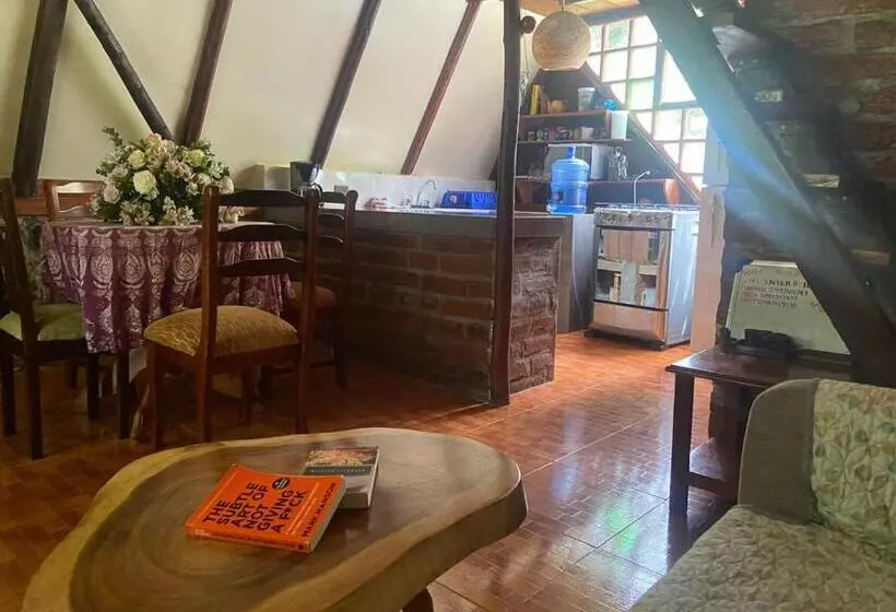 پانسیون The Lookout Hideaway Cabin