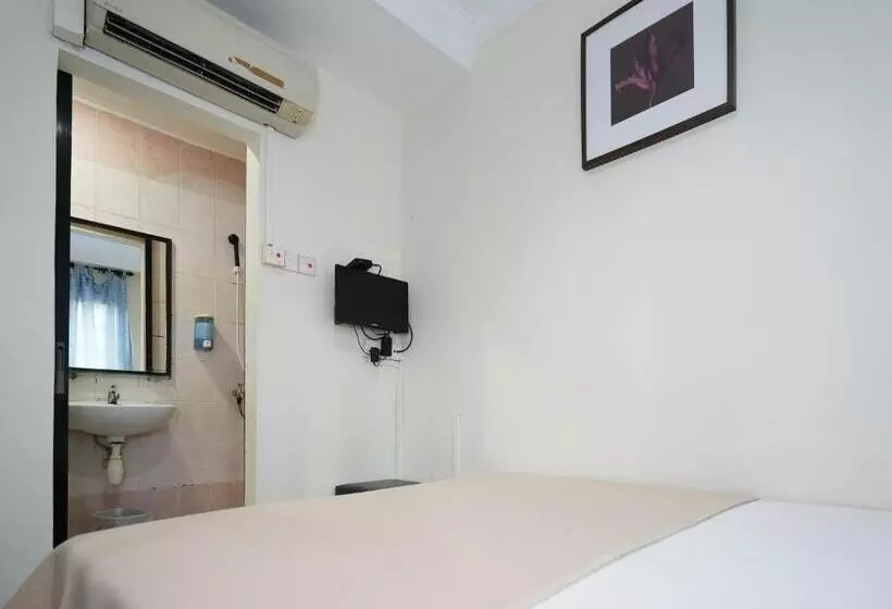 Amrise Hotel, Check In At 10pm, Check Out At 9am