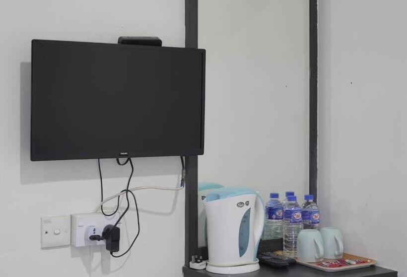 Amrise Hotel, Check In At 10pm, Check Out At 9am