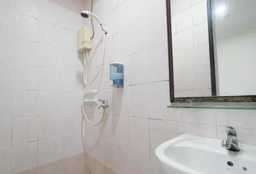 Amrise Hotel, Check In At 10pm, Check Out At 9am