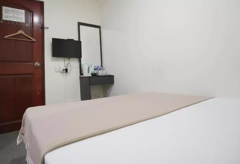 Amrise Hotel, Check In At 10pm, Check Out At 9am