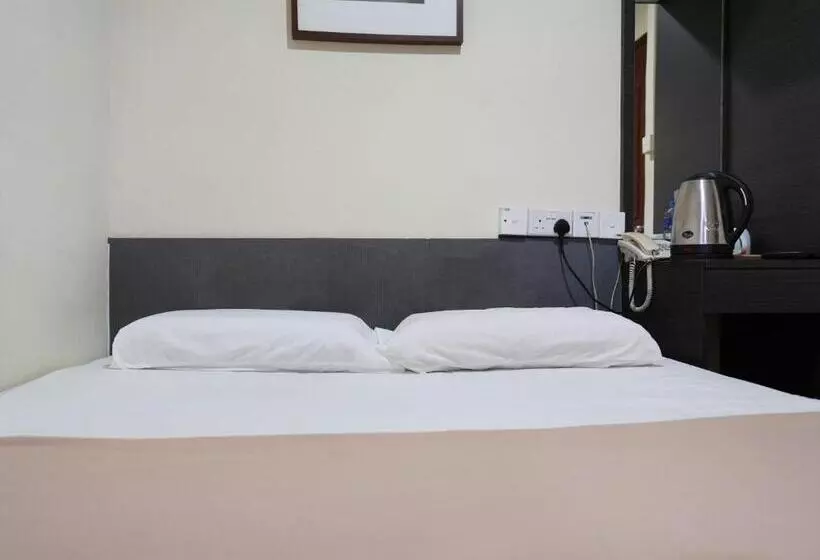 Amrise Hotel, Check In At 10pm, Check Out At 9am