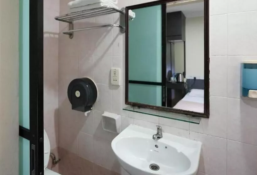 Amrise Hotel, Check In At 10pm, Check Out At 9am