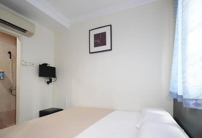 Amrise Hotel, Check In At 10pm, Check Out At 9am