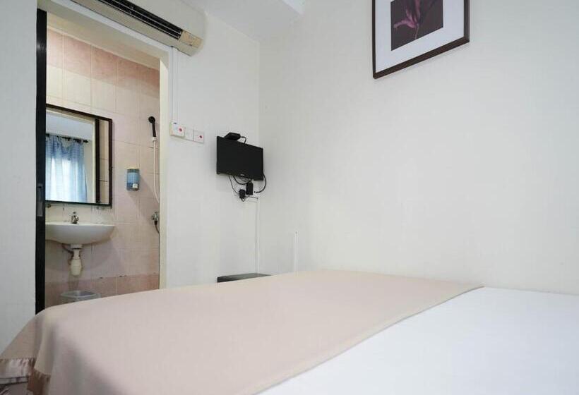 Amrise Hotel, Check In At 10pm, Check Out At 9am