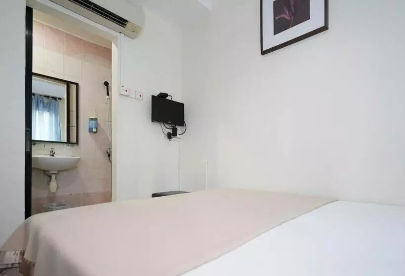 Amrise Hotel, Check In At 10pm, Check Out At 9am