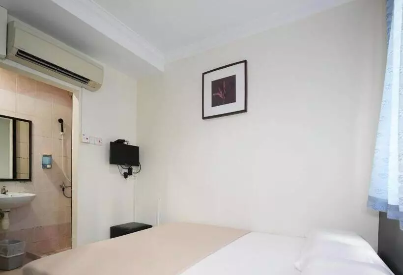 Amrise Hotel, Check In At 10pm, Check Out At 9am