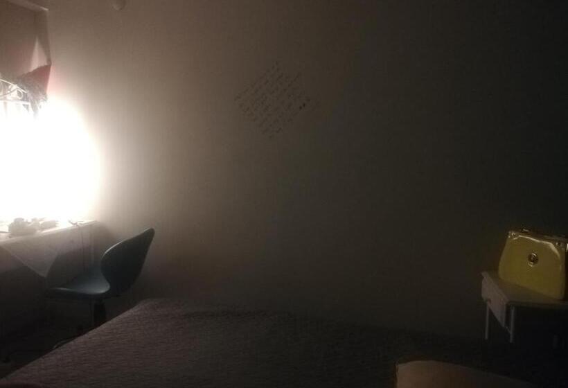 تختخواب و صبحانه Ewwren