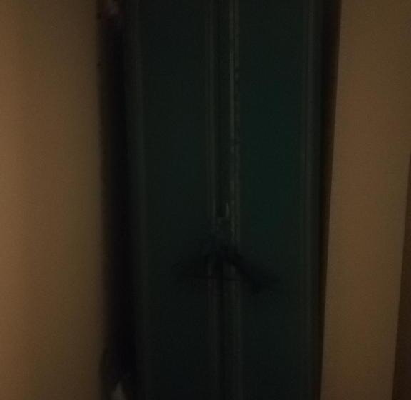 تختخواب و صبحانه Ewwren