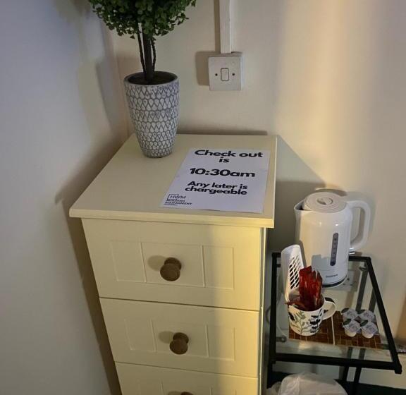 تختخواب و صبحانه Moor Park Apartments