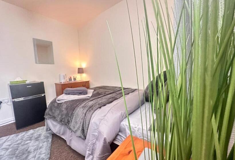 تختخواب و صبحانه Moor Park Apartments