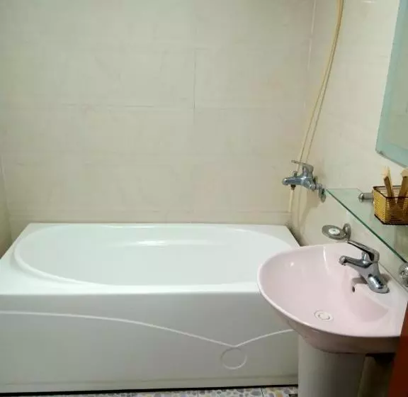 هتل Khách Sạn Hoàng Gia