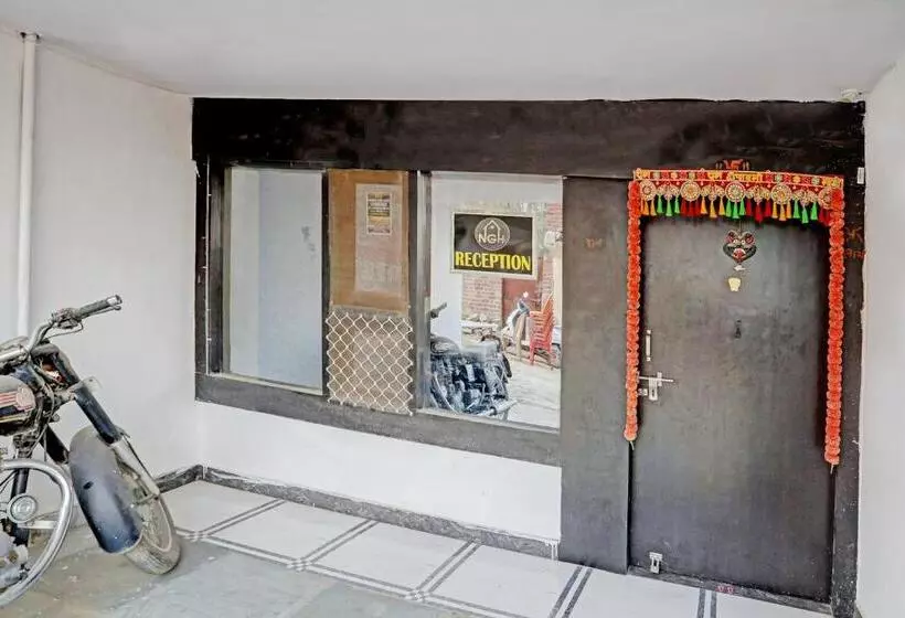 ホテル Oyo Narayan Guest House