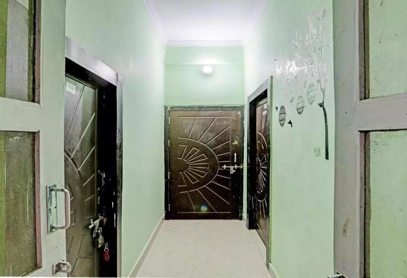 ホテル Oyo Narayan Guest House