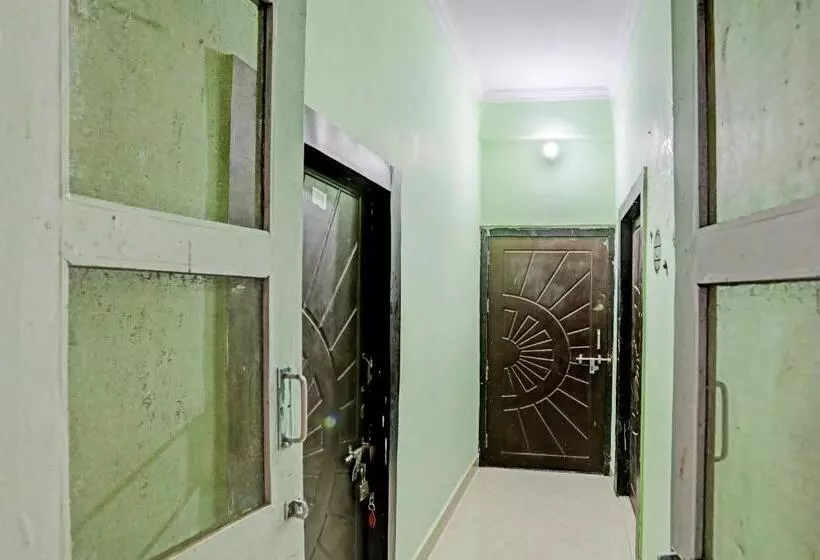 ホテル Oyo Narayan Guest House