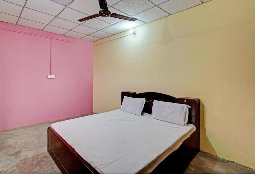 בית מלון כפרי Oyo Vashudev Garden