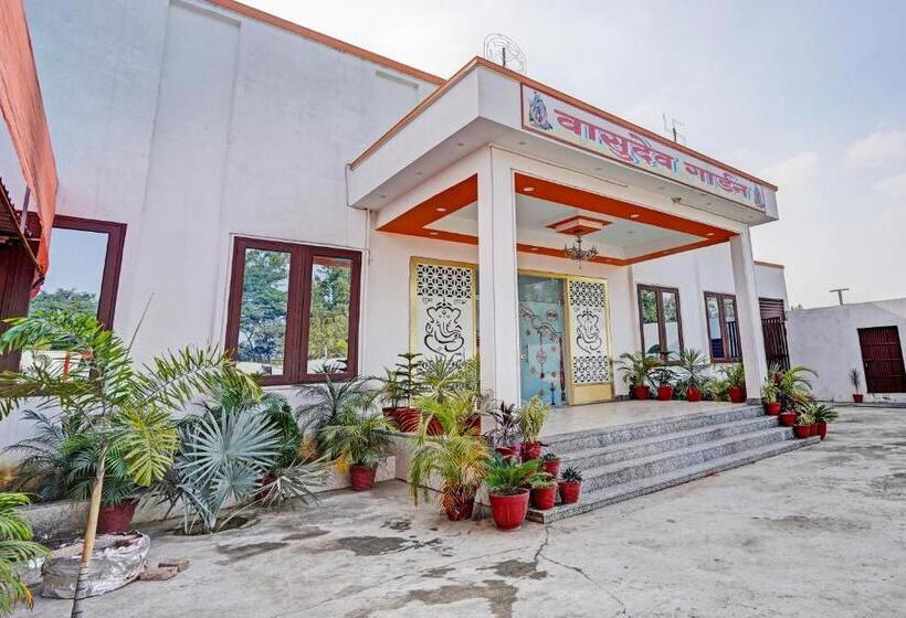 בית מלון כפרי Oyo Vashudev Garden