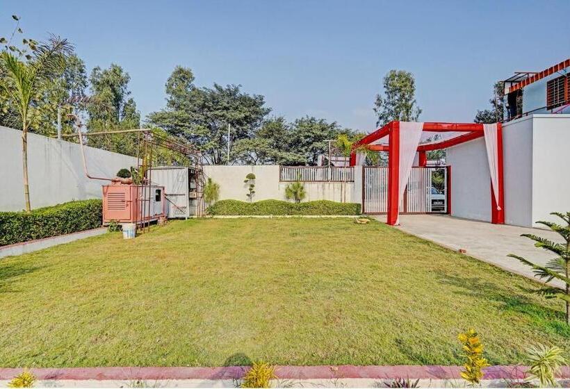 בית מלון כפרי Oyo Vashudev Garden