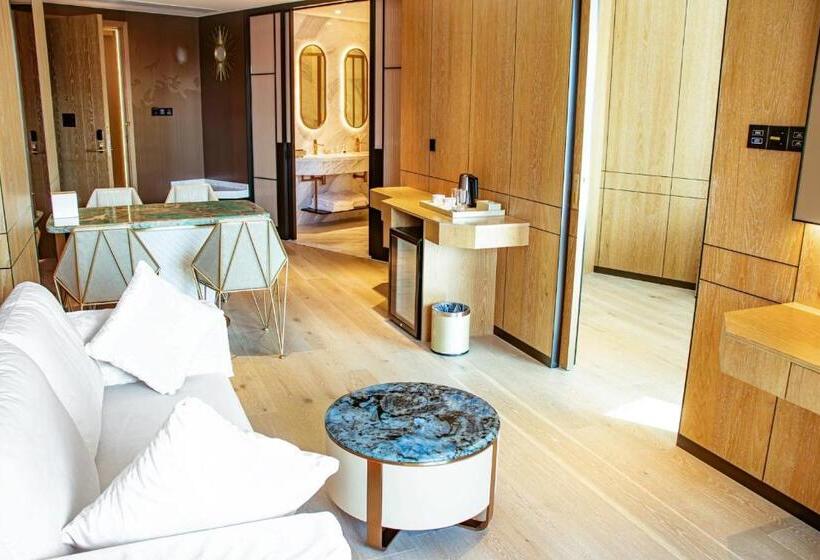 Hotel Yoho Treasure Island