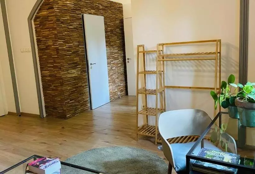 Retkeilymaja Fifteen Boutique Rooms Budapest With Self Check In