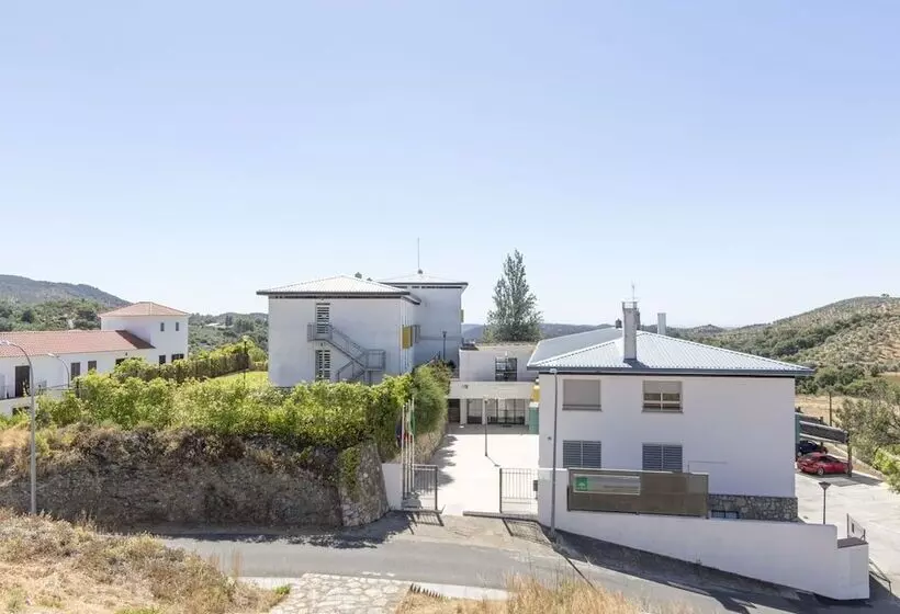 هتل Albergue Inturjoven Constantina   Hostel