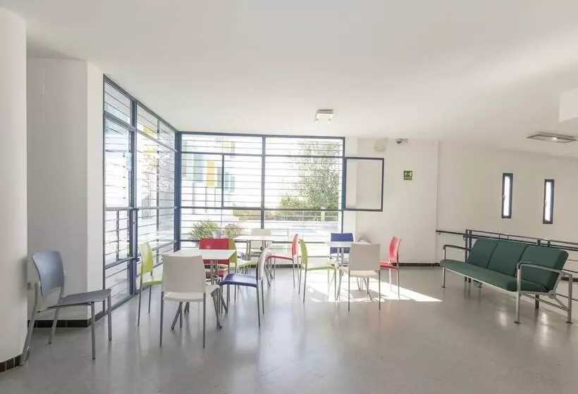هتل Albergue Inturjoven Constantina   Hostel