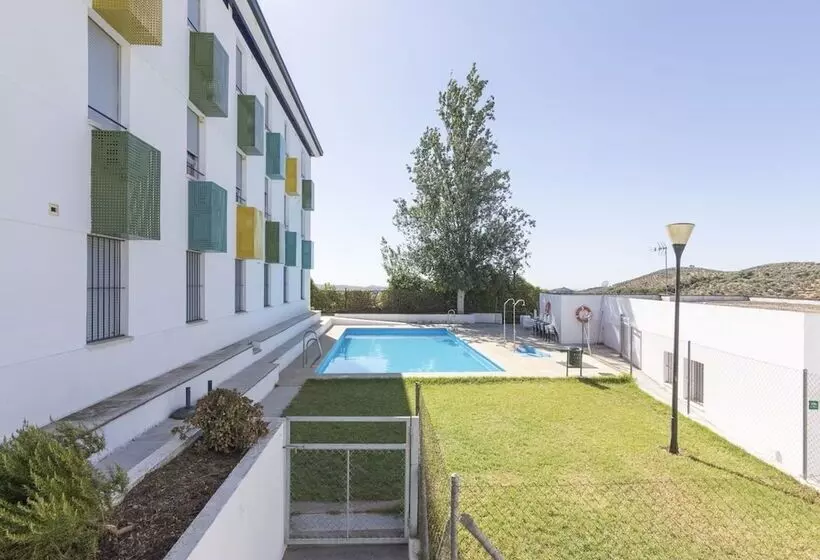 هتل Albergue Inturjoven Constantina   Hostel