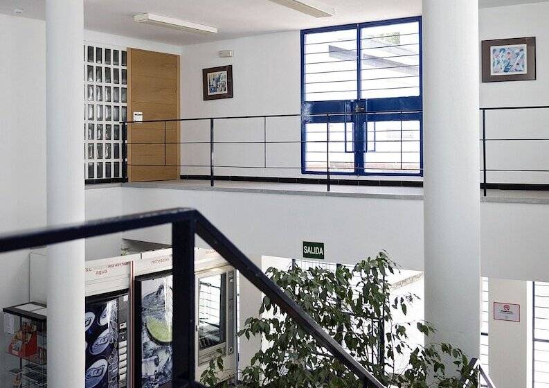 בית מלון כפרי Albergue Inturjoven Constantina   Hostel