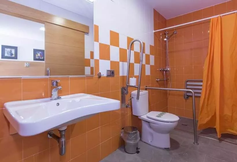 هتل Albergue Inturjoven Constantina   Hostel