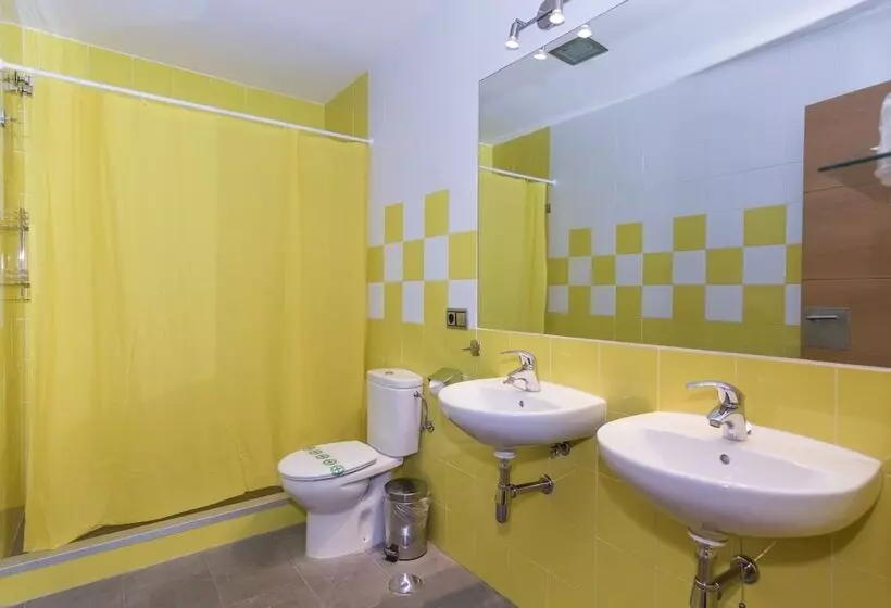 هتل Albergue Inturjoven Constantina   Hostel