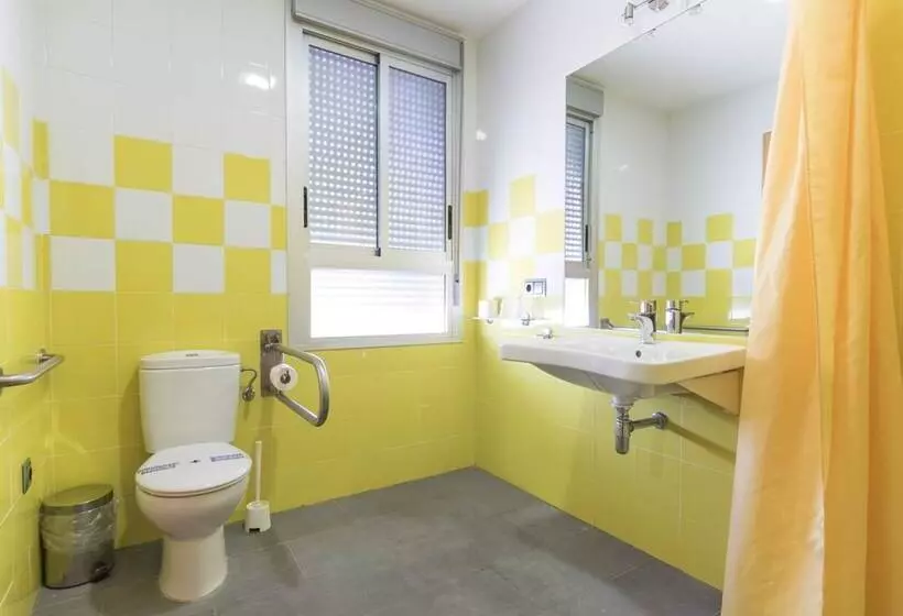 هتل Albergue Inturjoven Constantina   Hostel