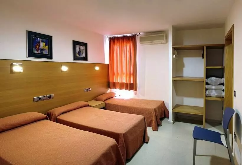 هتل Albergue Inturjoven Constantina   Hostel