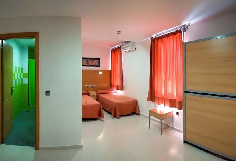 هتل Albergue Inturjoven Constantina   Hostel