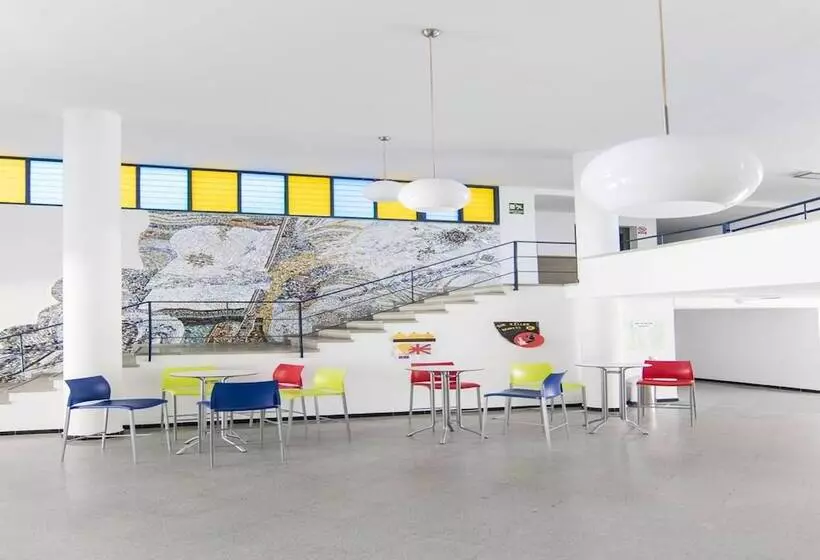 هتل Albergue Inturjoven Constantina   Hostel