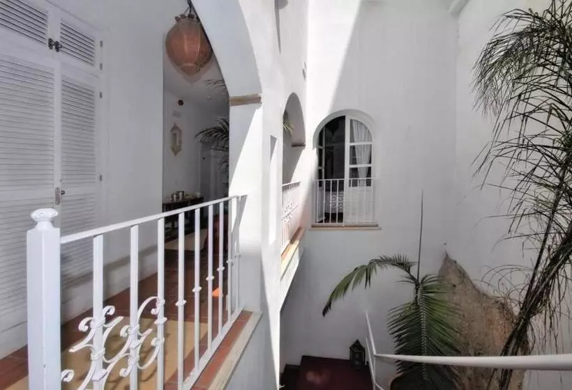 هتل Benali Guest House