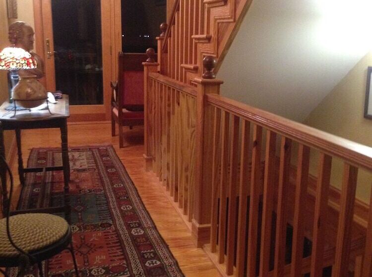 Отель Cypress Moon Inn