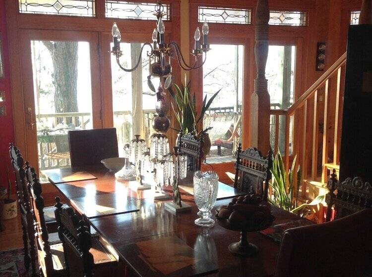 Отель Cypress Moon Inn