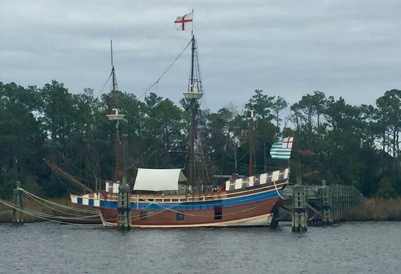 Отель Cypress Moon Inn