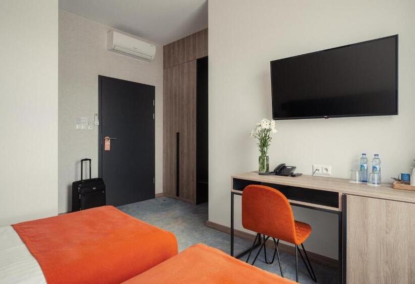 酒店 Faros Gdansk Airport