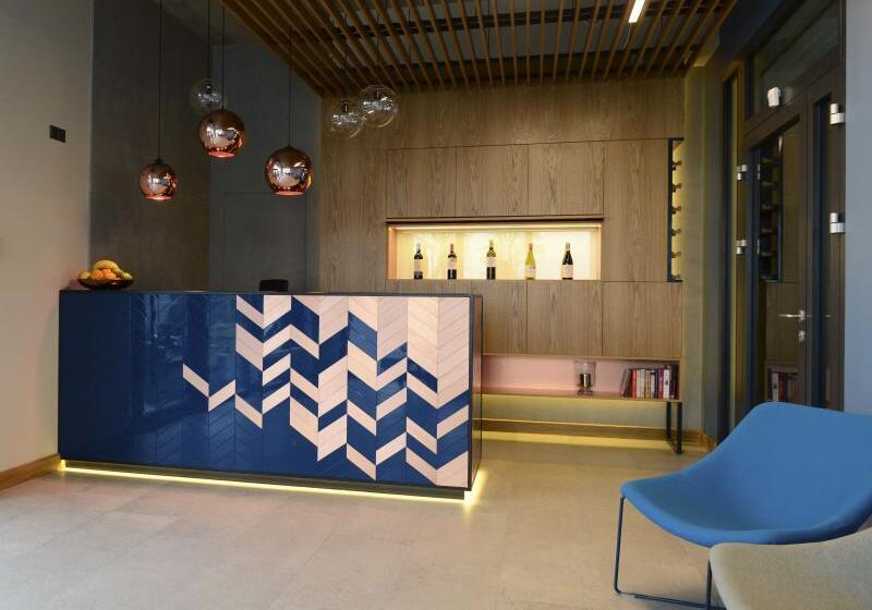 酒店 Faros Gdansk Airport